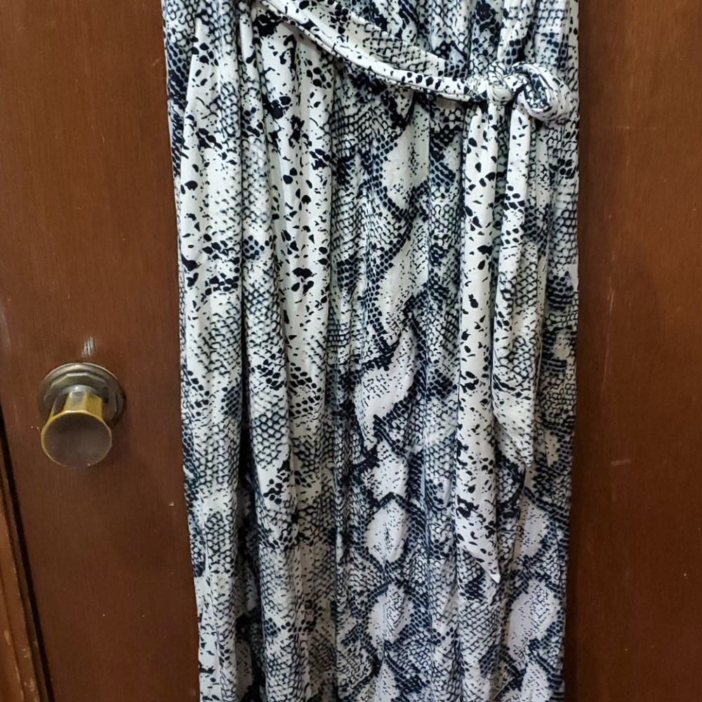 Dress - Picture 2 of 4